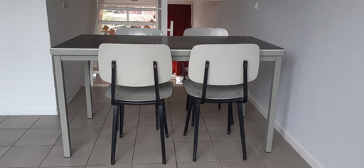 Friso Kramer dining set with 4 Revolt chairs