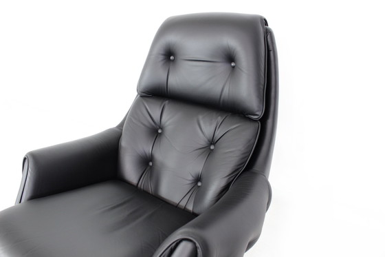 Image 1 of as new! Gustav Thams Vintage Egg Lounge Chair / Mid - Century Armchair with tilt function, Leather and polished Aluminum 1a rest