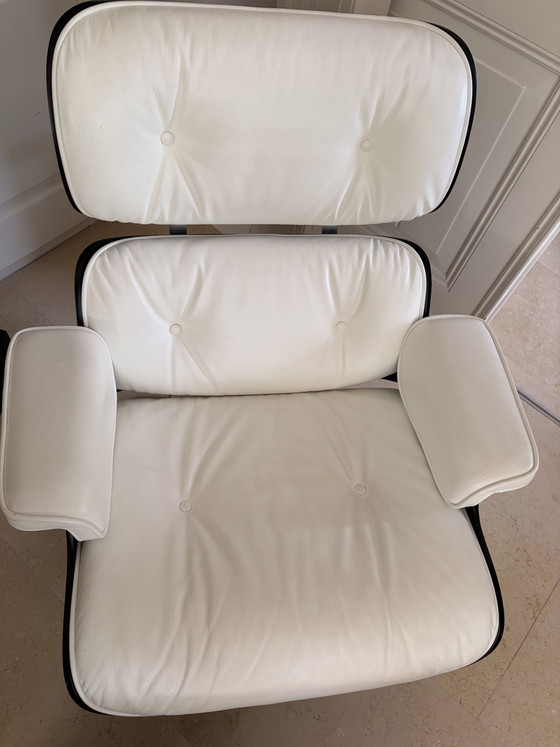 Originale Vitra Eames Lounge Chair +Ottoman pelle Bianco 2007 – Poltrone (photo 8 of 13)