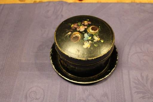 Round box with floral motif, black