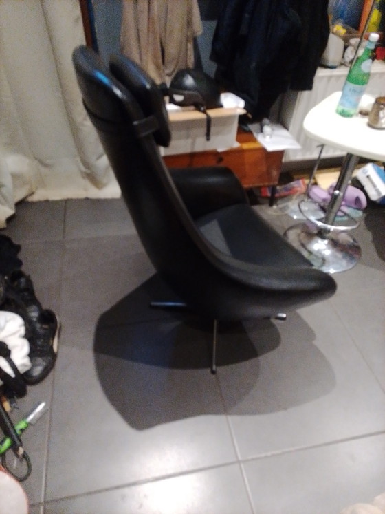 Image 1 of Fauteuil pivotant similicuir noir vintage 
