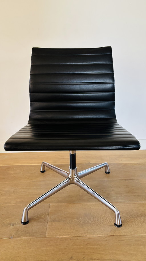 EA 105 Conference Vitra Eames Leather Nero