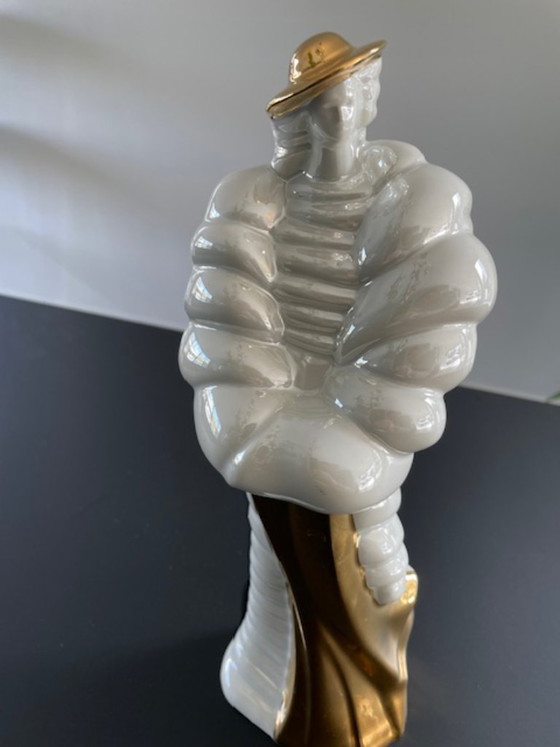 Image 1 of Statue vintage d'une dame au manteau de fourrure – Sanbo Ceramica Valencia (années 1980)