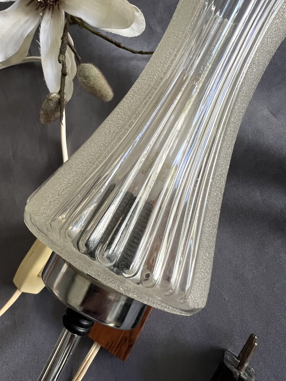 Image 1 of Lampada da parete in stile scandinavo con paralume in vetro semisabbiato