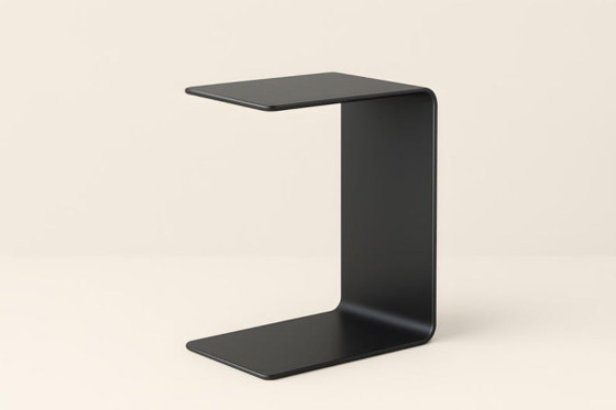 Image 1 of Minimalistischer C-förmiger Beistelltisch aus Stahl – Moderner Sofatisch