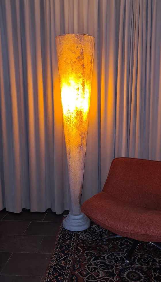 Image 1 of Stehlampe – Carreno Angel
Für das Kunststudio La Rocha