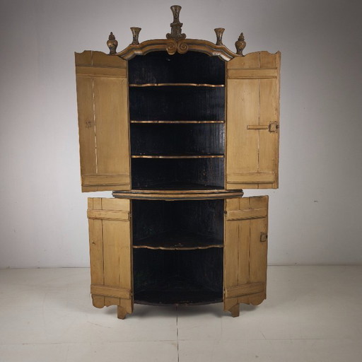 18th-century Dutch Witwerk cabinet with original key and imitation Delft Blue decoration