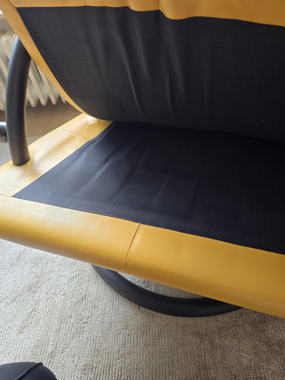 Image 1 of Fauteuil pivotant Rolf Benz jaune ocre