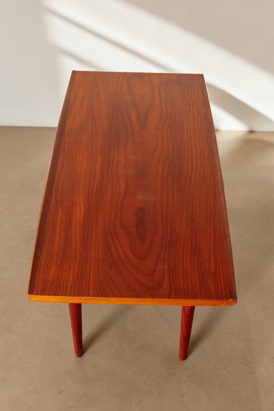 Scandinavische Teak Salontafel Met Tapse Poten – Wood (photo 5 of 7)