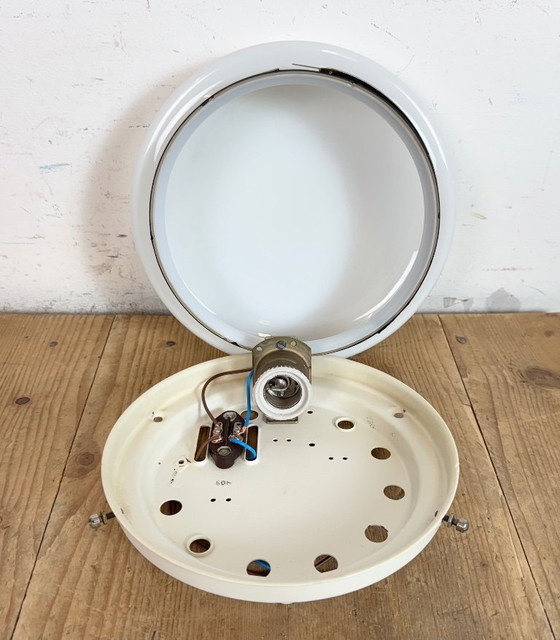 Image 1 of Vintage Sovjet plafond- of wandlamp met melkglas, jaren 80