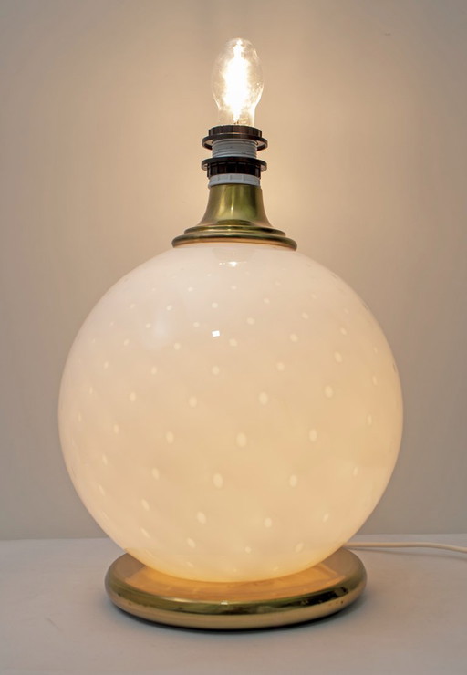 Mid Century Modern Tischlampe aus Messing und geblasenem Muranoglas, 1970er Jahre