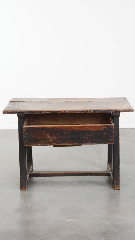 Image 1 of Mesa auxiliar española antigua de finales del siglo XVIII con cajón.