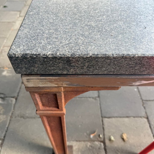 Table unique pour l'intérieur et l'extérieur