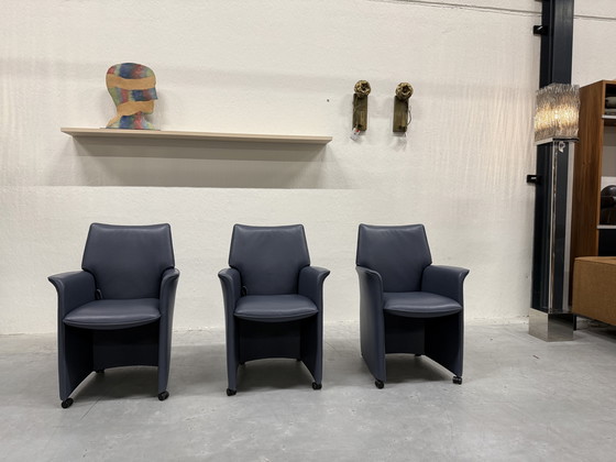 Image 1 of 3 Leolux Tamarinde Esszimmerstühle auf Rollen, blaues Leder