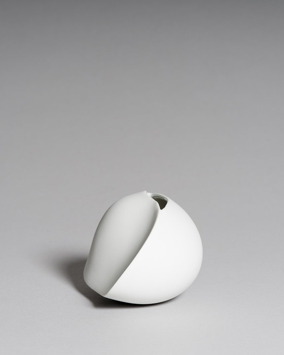 Image 1 of Curated Porcelain Duo: Lino Sabattini "Penguin" Vase (22cm) & Uta Feyl Sculptural Mini Vase – Rosenthal Studio Line, 1980s