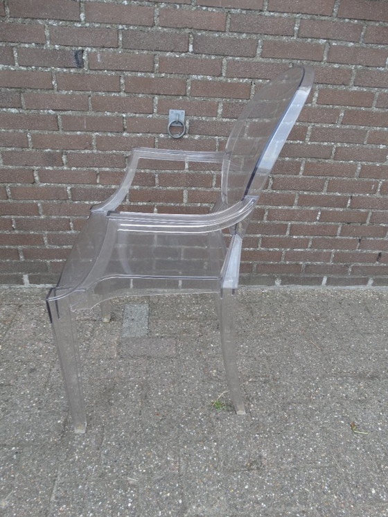 Image 1 of Louis Ghost de Kartell, diseño de Philippe Starck