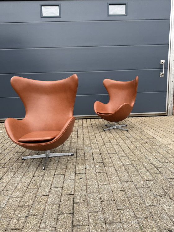 Image 1 of 2x Vintage Fritz Hansen Egg Chair Cognac uit de 1960’s leder NIEUWstaat!