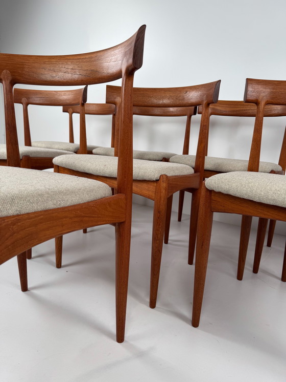 Image 1 of Set van 8 model nr. 7 eetkamerstoelen van Johannes Andersen voor Uldum Møbelfabrik