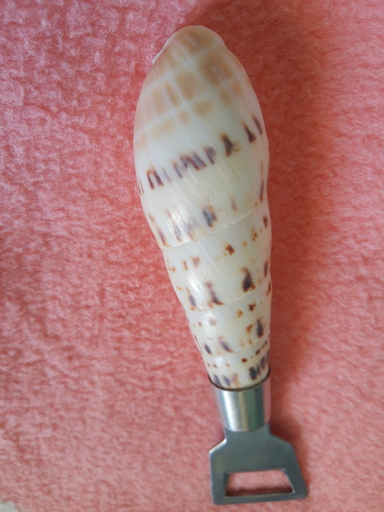 Apribottiglie vintage unico degli anni '60-'70 con manico a conchiglia. – Retro, Regali, Metal (photo 7 of 9)