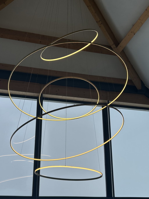 Lampada Kunstobject 5-6 metri hoog 