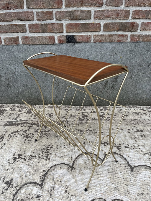 Mesa de lectura vintage de mediados de siglo