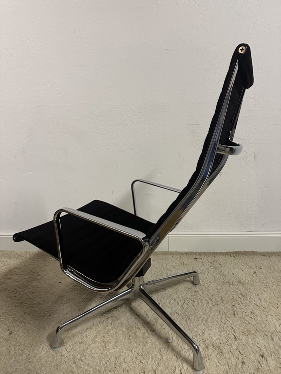 Image 1 of Vitra EA 124 schwarzer Sessel Herman Miller