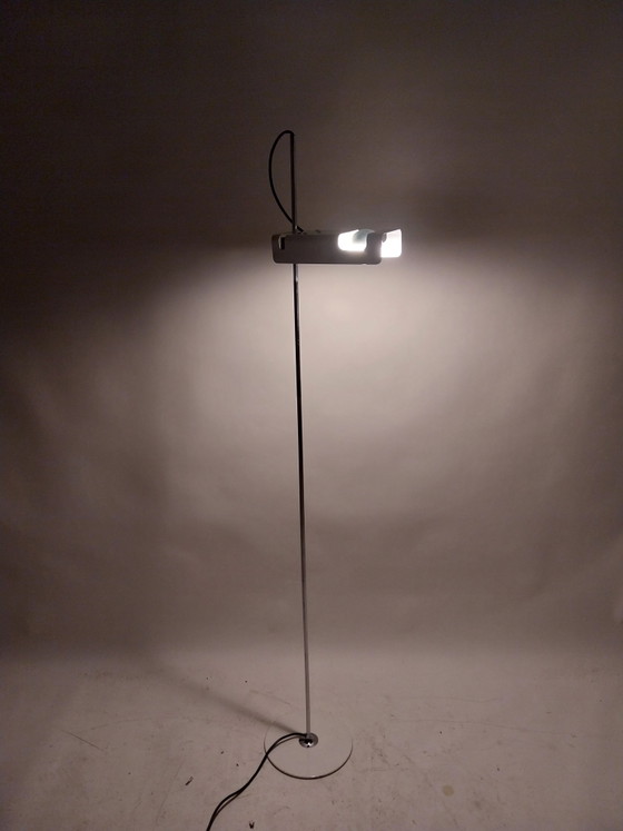 1x Oluce Joe Colombo Spider Floor light 1960s – Metal, Chrome (photo 7 of 7)