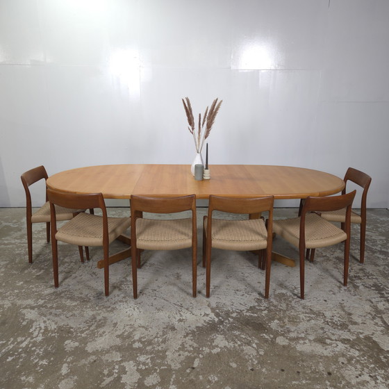 Image 1 of Vintage 1960s extendable oval table 6 to 10 persons