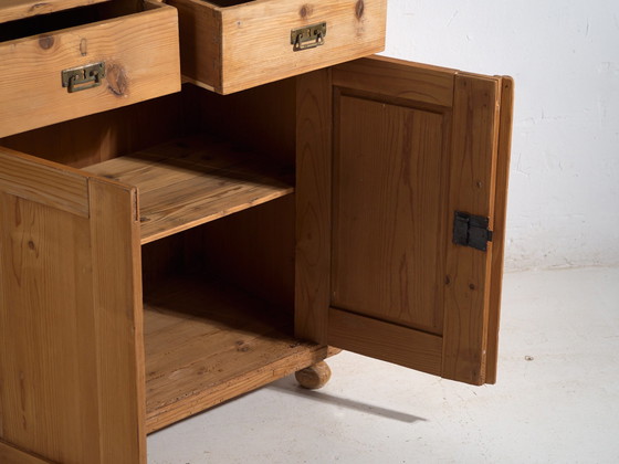 Antique pine kitchen dresser – Rustic European cupboard with shelves – circa 1940 – Storage cabinet, Metal (photo 24 of 40)