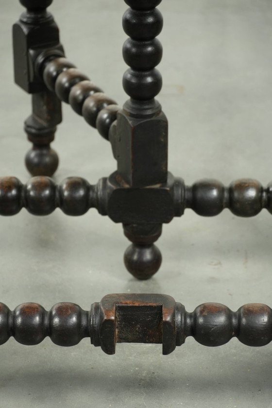 Image 1 of Mooie antieke Engelse eikenhouten gateleg tafel uit eind 17e/ begin 18e eeuw met bobbin gedraaide poten