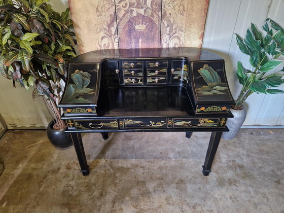 Image 1 of Scrivania antica orientale, dimensioni: 124x67cm e 105cm di altezza.