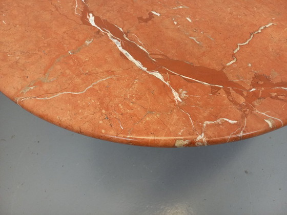 Image 1 of Vintage ovale eettafel van roze marmer uit de jaren 70/80.