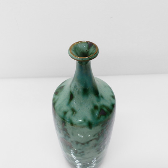 Image 1 of Vase bouteille en grès émaillé vert à reflets cuivrés dlg Ruelland 1960-1970