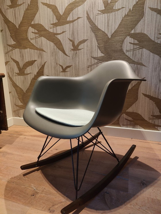 Image 1 of Eames Rar schommelstoel 