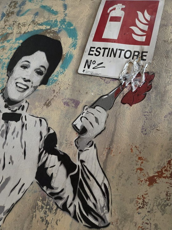 Image 1 of MART SIGNED (New Pop Street Art oder Urban Pop). Ohne Titel, 2021. Collage und Mischtechnik auf Holzplatte – 110 × 72 × 2 cm