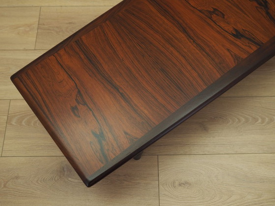 Dänisches Lowboard aus Palisanderholz mit schwarzen Beinen – Flaches Mid-Century-Modern-Design, 1970er Jahre (photo 7 of 9)