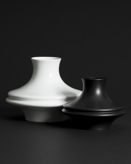 Werner Uhl ROSENTHAL Porcelaine Vase Duo UFO Black matte & White glossy 