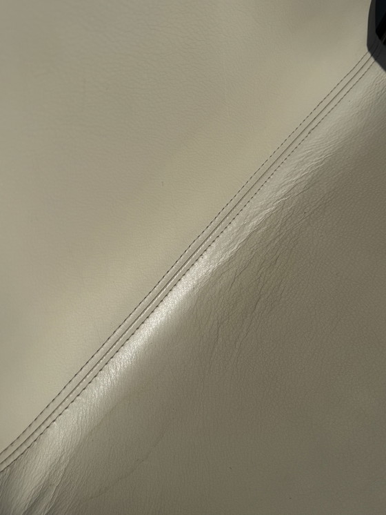 Image 1 of 4 Esszimmerstühle aus Leder Team by Wellis Farbe Beige/Schwarz neuwertig.