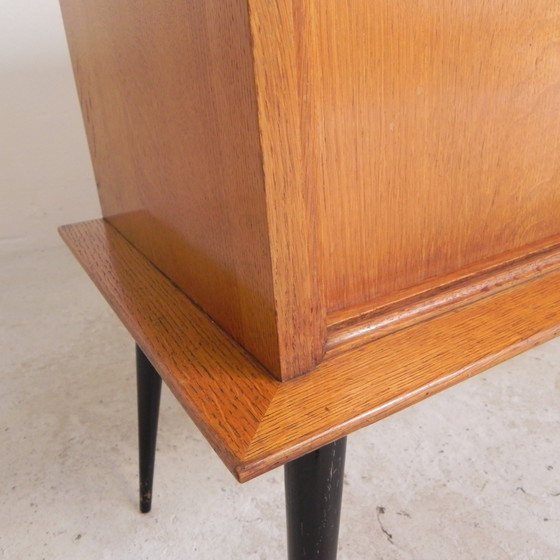 Image 1 of Secretaire met schuifdeuren op ranke poten, jaren 50