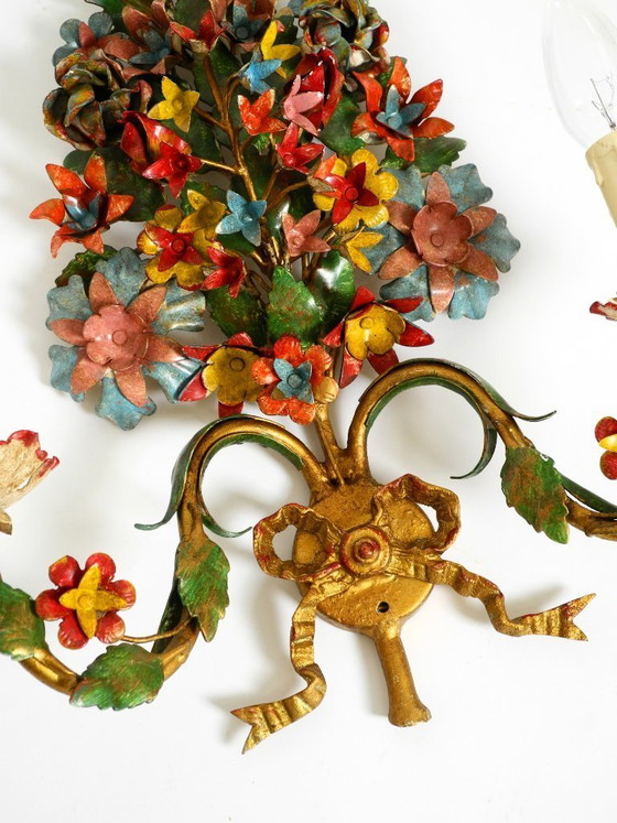 Image 1 of Une paire de magnifiques appliques murales en métal doré et peint à la main, datant des années 1960, signées Hans Möller.