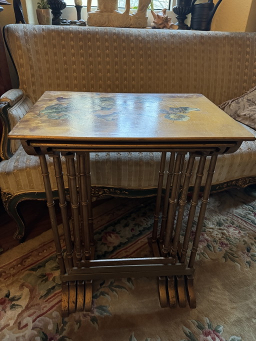 Nesting tables, 4 tables, floral painting, Vernis Martin, circa 1890, Art Nouveau – bijzettafels, Wood (photo 2 of 6)