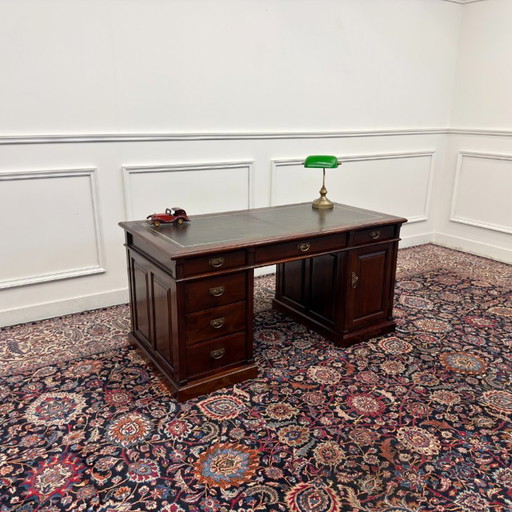 Bureau anglais classique incrusté de cuir vert