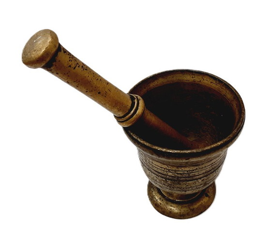 Image 1 of Mortaio e pestello in ottone antico