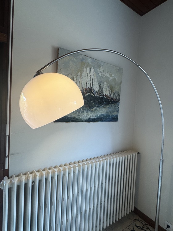 Image 1 of Large vintage Italian arc floor lamp – 1970s – Marble, chrome & opaline diffuser