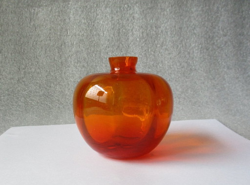 A.D. Copier, Glass orange vase "Beatrix," 1938 Glass Factory Leerdam.