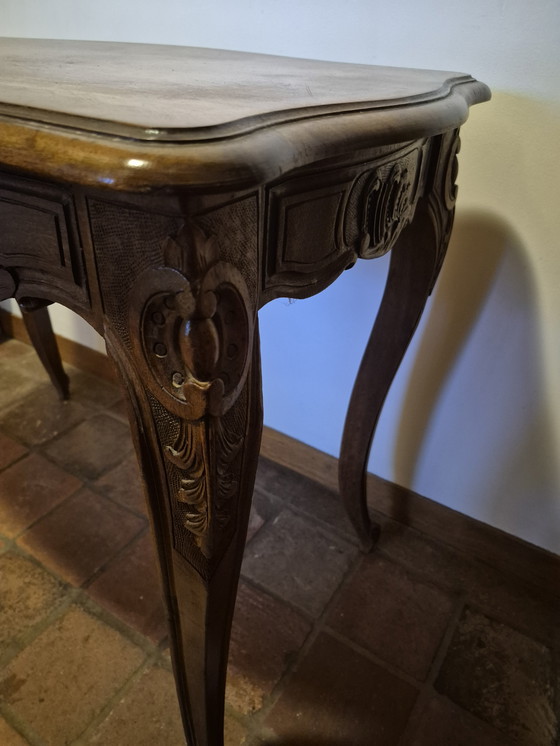 Image 1 of Escritorio francés tallado en nogal, mesa auxiliar, estilo Luis VX, siglo XIX