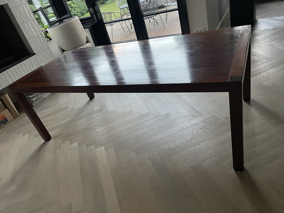 Image 1 of Table de salle à manger ou de réunion en bois, élégante et classique.