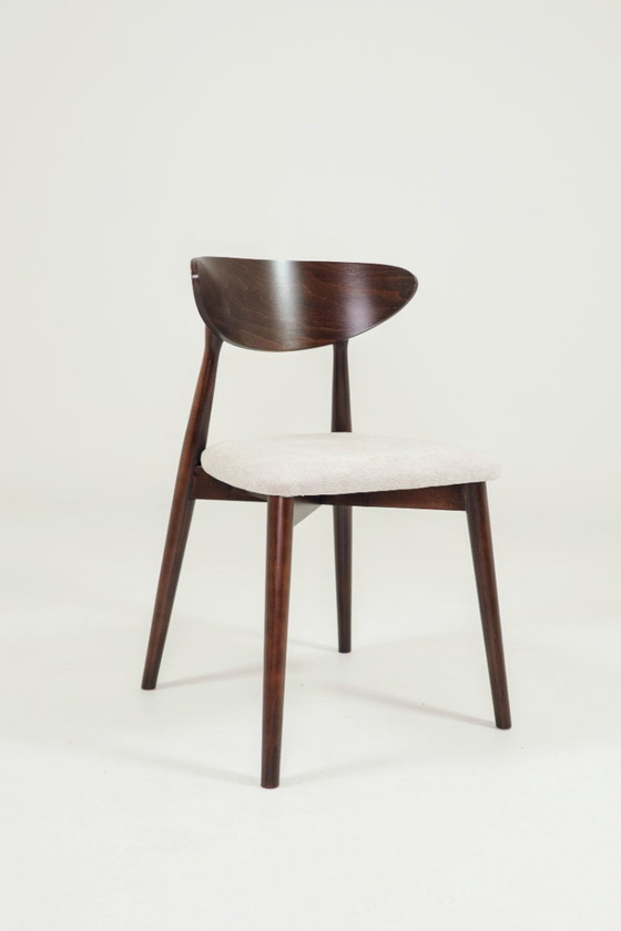 Image 1 of Moderne set van 6 eetkamerstoelen, ecru Farbic en donker walnoot beukenhout