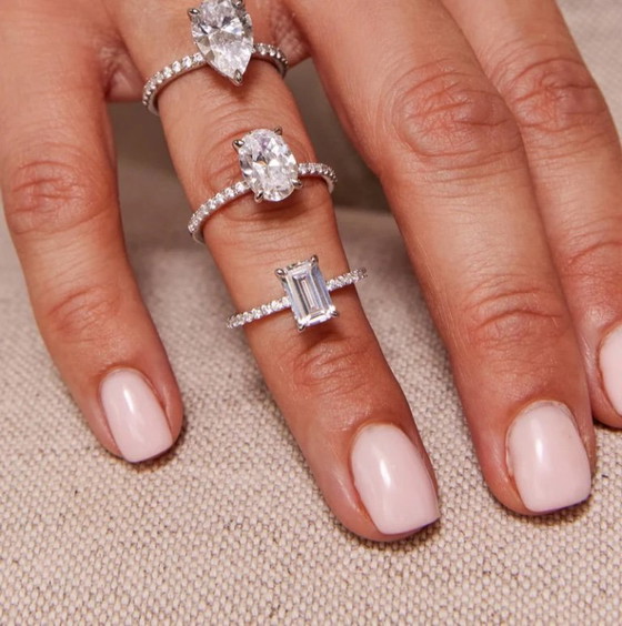 Image 1 of Zu verkaufen: The IT List, Smaragdring/ Größe 56 (18)