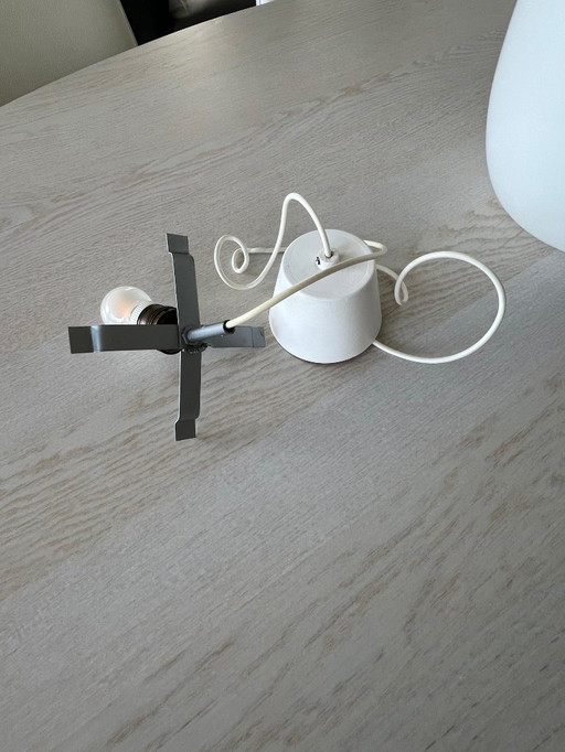 Hanglamp in opaalglas